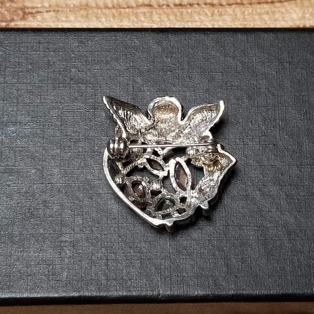 Angel Brooch Pin - Picture 3 of 4